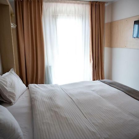 Hotel Nova ブザウ エクステリア 写真