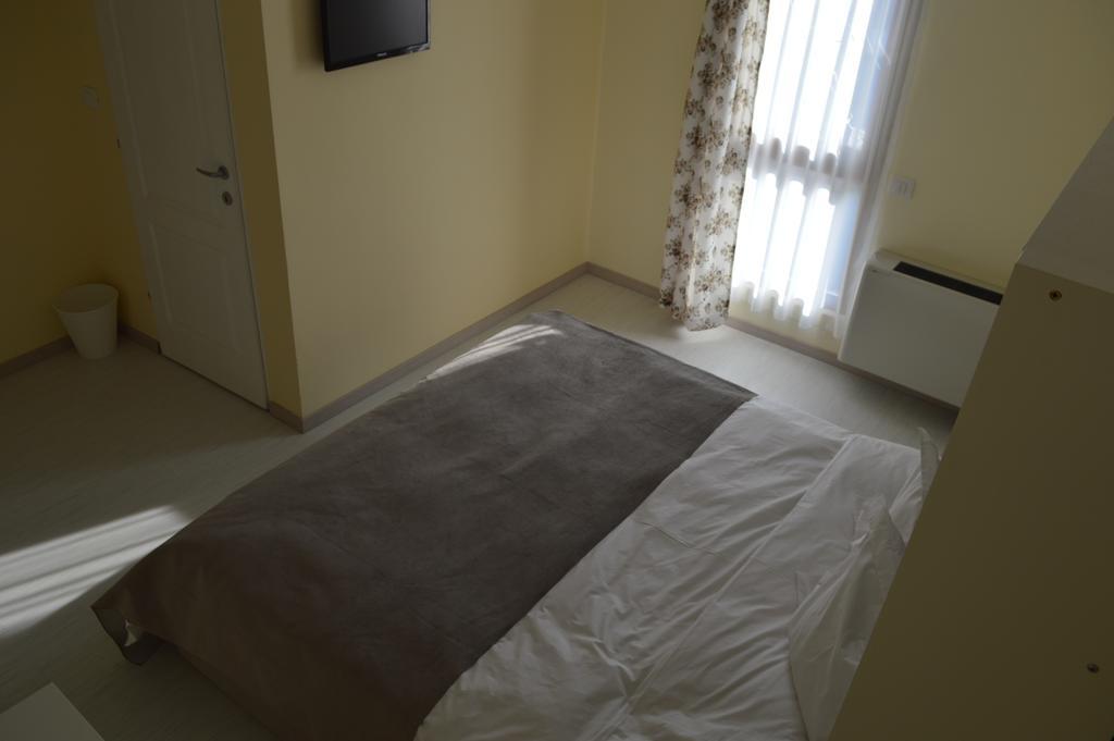 Hotel Nova ブザウ エクステリア 写真