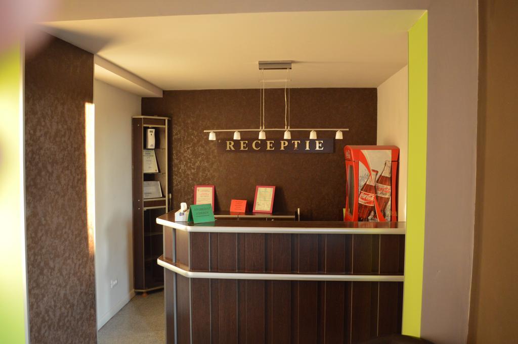 Hotel Nova ブザウ エクステリア 写真