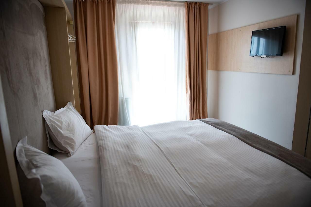 Hotel Nova ブザウ エクステリア 写真